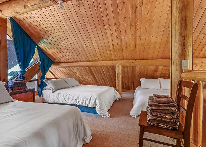 Kachina Tree House Holiday home Mountainaire